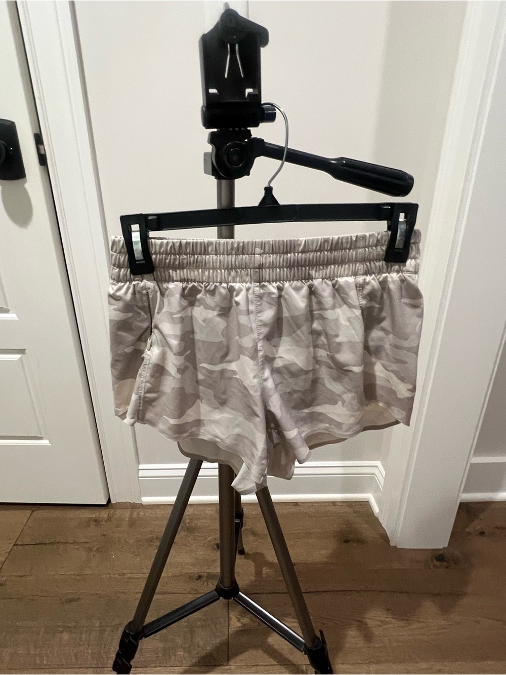 Women’s Athleta Light Grey Camo Athletic Shorts-size XXS